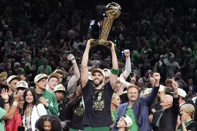 强力粘合剂！格雷夫斯：控卫出身空间型4号位 模板迪奥/李凯尔